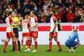 23-24ドイツ・ブンデスリーガ1部第23節、バイエルン・ミュンヘン対RBライプツィヒ。チームメートと勝利を喜ぶバイエルン・ミュンヘンのハリー・ケイン（中央、2024年2月24日撮影）。(c)MICHAELA STACHE / AFP