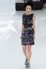 フランス・パリ市内で発表された「シャネル（CHANEL）」14年春夏オートクチュールコレクション（2014年1月21日撮影）。(c)AFP/PATRICK KOVARIK