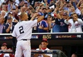 第85回MLBオールスターゲーム（85th All-Star Game）。4回に交代を告げられ、歓声に応えるア・リーグのデレク・ジーター（Derek Jeter、2014年7月15日撮影）。(c)AFP/Getty Images/Elsa