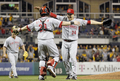 米大リーグ（MLB）、シンシナティ・レッズ（Cincinnati Reds）のホーマー・ベイリー（Homer Bailey）が28日、ピッツバーグ・パイレーツ（Pittsburgh Pirates）戦に先発登板し、チームでは24年ぶりとなるノーヒットノーランを達成した。試合はレッズが1-0で勝利している。

ノーヒットノーランを達成し、捕手のライアン・ハニガン（Ryan Hanigan、左）と喜びを分かち合うシンシナティ・レッズのホーマー・ベイリー（2012年9月28日撮影）。(c)AFP/Getty Images/Justin K. Aller