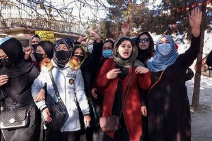 女子大学教育の禁止、理由は「服装規定違反」 タリバン