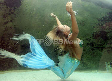 シドニーに人魚、ジュゴンと泳ぐ 写真9枚 国際ニュース：AFPBB News