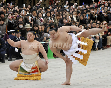 朝青龍と白鵬が奉納土俵入り 写真4枚 国際ニュース：AFPBB News