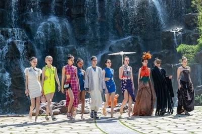 黄山はもはやただの山でない 大型ファッションショーが開催に