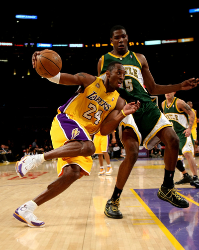 レイカーズ スーパーソニックスを降し連敗ストップ