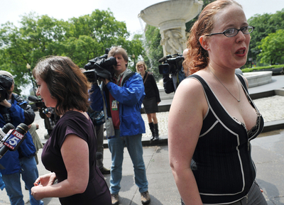 セクシーな服装で地震が増える？米女性らが実験