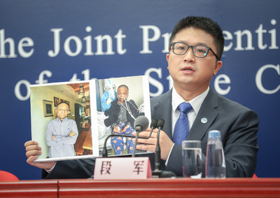 新型コロナ治療の薬で皮膚が黒くなった医師、状態改善 中国・武漢