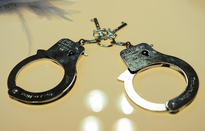 「手錠が外れない！」救急要請増、人気官能小説の影響も？ロンドン