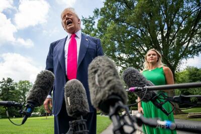 WSJ、トランプ氏同行取材で制限 エプスタイン報道受け