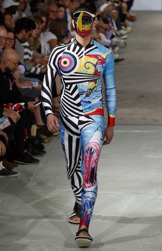 インパクト大のゼブラ柄に注目、「ウォルター・ヴァン・ベイレンドンク」15年春夏メンズ