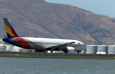 アシアナ航空機、オイル漏れで17時間遅延 米ロサンゼルス