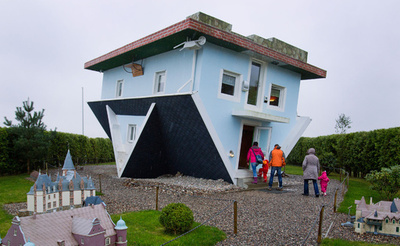 外見だけじゃない！内部も「上下逆さま」な家 独ウーゼドム島