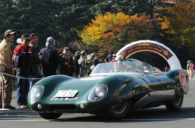 クラシックカー約100台、都内をパレード