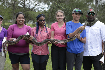 恵まれない若者と退役軍人が一緒に冒険、米国の自然療法