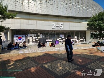 「長期戦に備えよ」…医療ブースに支援バスまで登場した韓国「投票用紙不足」糾弾デモの異様な組織力