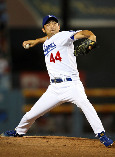 斉藤隆 シーズン30セーブ目を挙げる