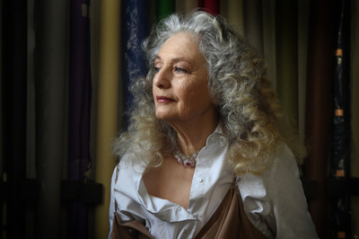 ファッション撮影の常識を変える、ロシアのおばあちゃんモデル