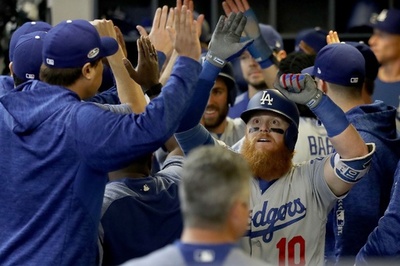 ドジャースが1勝1敗のタイに戻す、ターナーが逆転HR