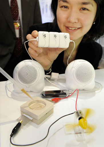 ブドウ糖で発電するバイオ電池、ソニー