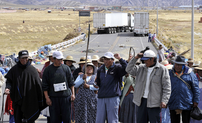 南米チチカカ湖で日本人旅行者ら足止め、先住民ストライキのため
