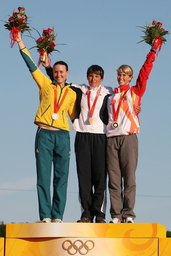 カリスカ 女子カヤックシングルで金メダルを獲得