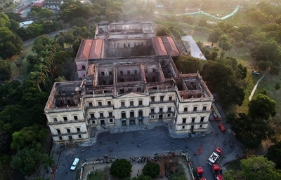 ブラジル博物館火災、予算削減の政府に怒り爆発 1万2千年前の人骨も焼失