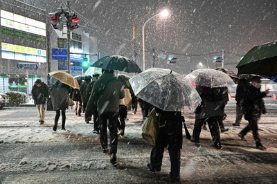 Heavy snowfall in Tokyo