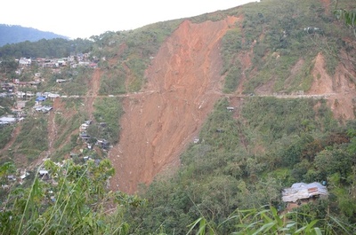 台風22号直撃のフィリピン、死者65人に 土砂崩れ現場で捜索続く