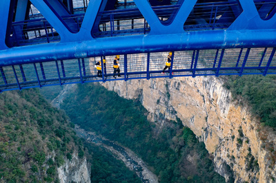 【写真特集】大橋の点検・架設工事に見るダイナミズム、中国の高速鉄道