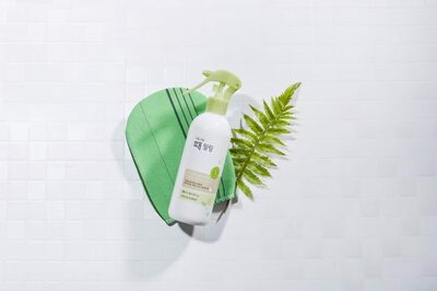 韓国・角質ケア商品が話題に…李在明大統領夫妻が市場で購入