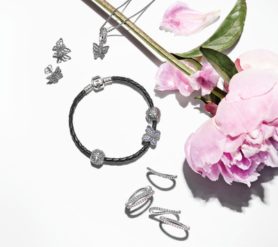 バタフライとデイジーで春を満喫、「パンドラ」春の新作コレクション