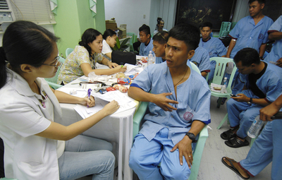 沈没したフェリーに大量の殺虫剤、ダイバーら検診へ