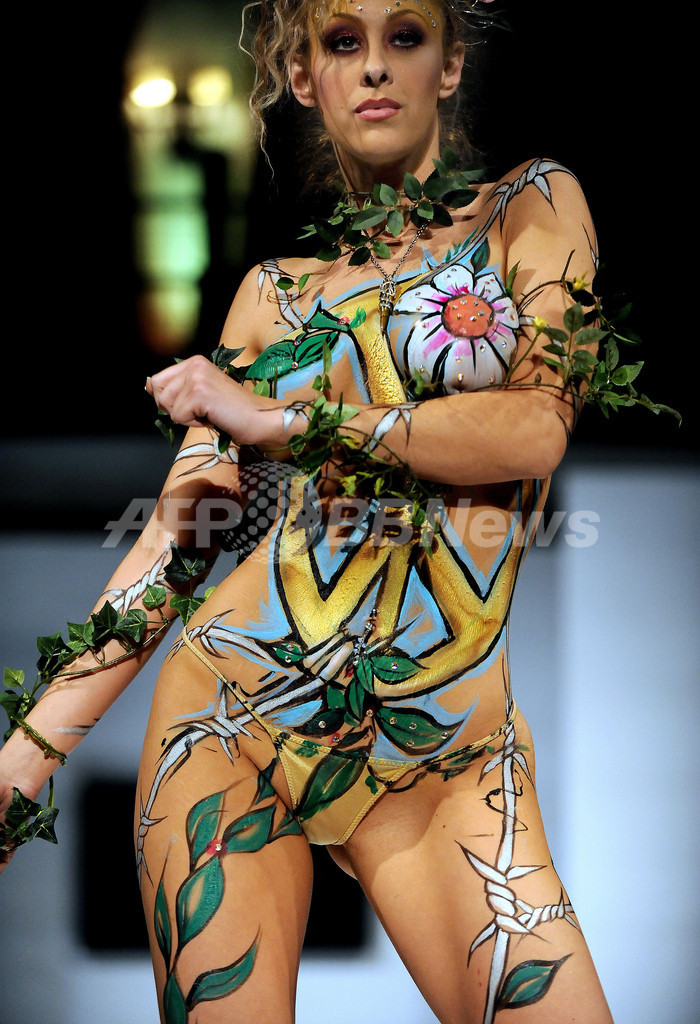 体にお化粧 LAでボディーペインティングのショー