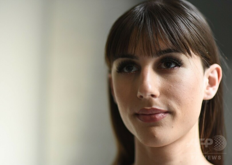 トランスジェンダーへの偏見と闘う、若きモデルの夢と苦悩