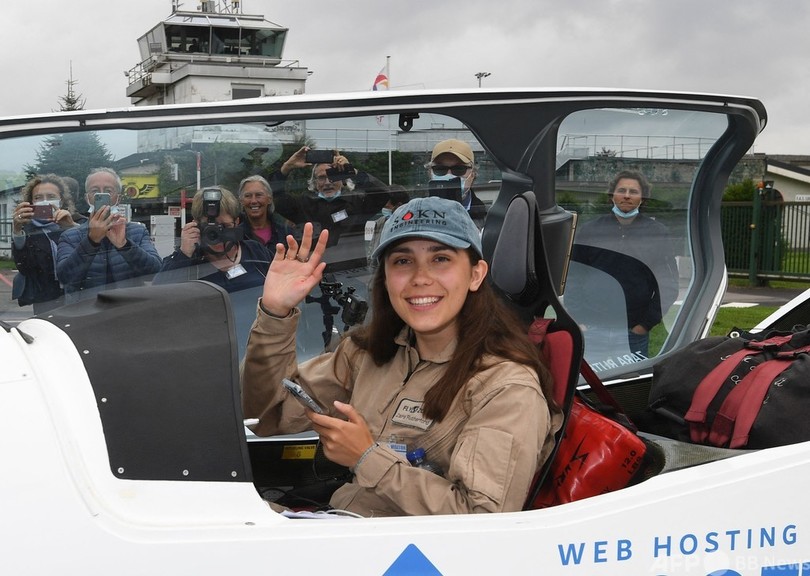 ベルギーの19歳、世界一周飛行を開始 女性最年少の記録目指す