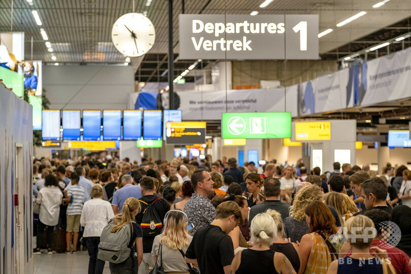 誤ってハイジャック警報、空港が大混乱 オランダ