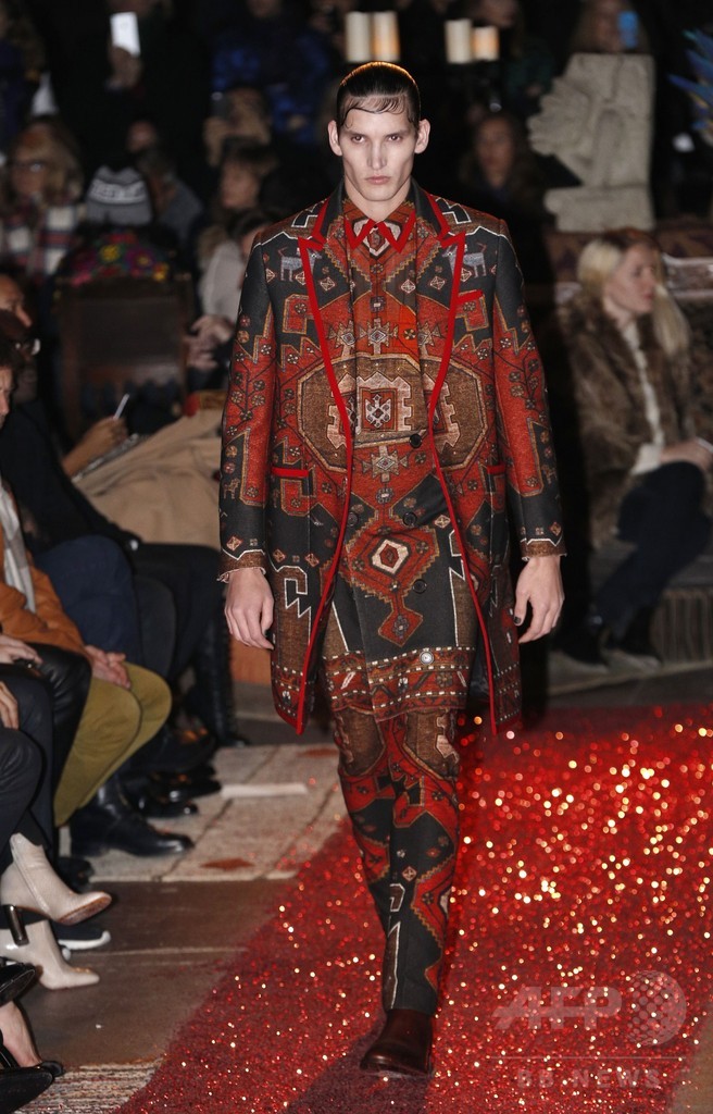 赤と黒で表現するダークな世界観 ジバンシィ 15 16年秋冬メンズ 写真22枚 国際ニュース Afpbb News