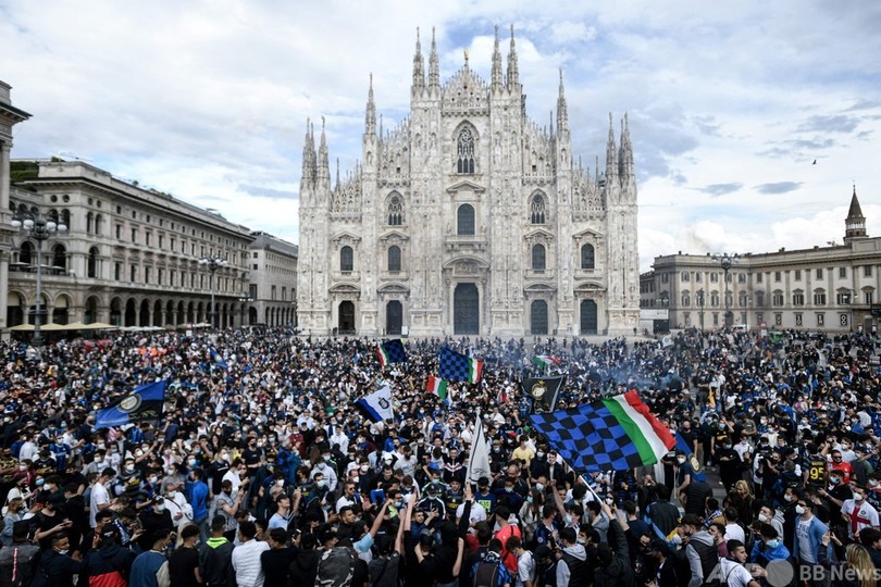 インテル 11年ぶりのセリエa制覇 ミラノの街はお祭り騒ぎ 写真10枚 国際ニュース Afpbb News