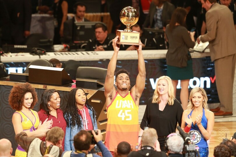 ダンクコンテストは新人ミッチェルが優勝 3ポイントはブッカー 写真1枚 国際ニュース Afpbb News