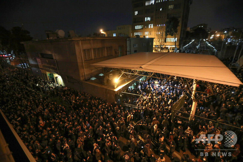 イラン首都警察、抗議デモ対応の「自制」命令受ける