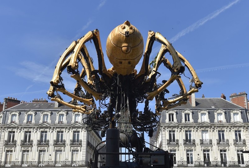 機械仕掛けの巨大クモ 仏ナント市街に 来襲 写真10枚 国際ニュース Afpbb News