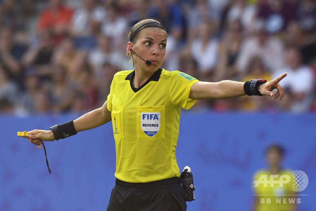 UEFAスーパー杯担当の女性主審、「恐れなし」と意気込み UEFAスーパー杯担当の女性主審、「恐れなし」と意気込み