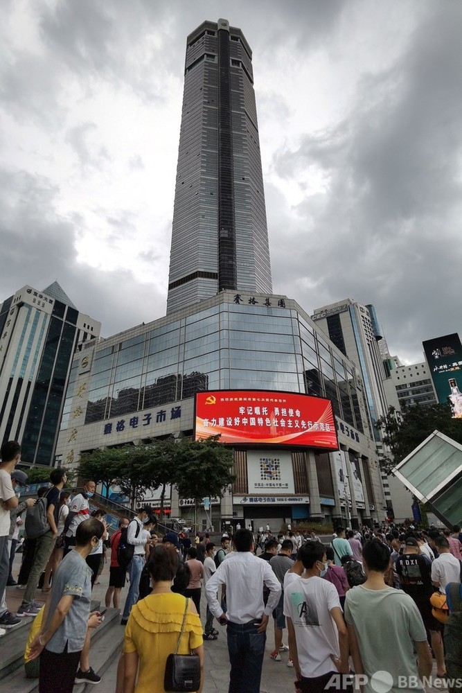 超高層ビルが突然揺れる 中国・深セン、都心パニックに