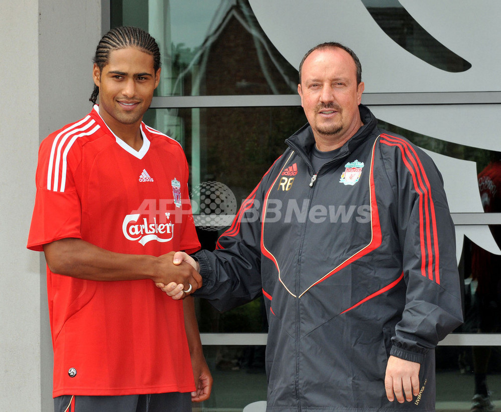 リバプール グレン・ジョンソンの入団発表 写真10枚 国際ニュース:AFPBB News