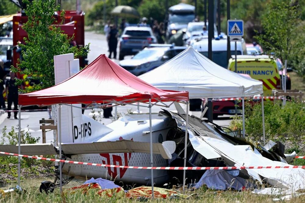 仏東部で小型機墜落、スカイダイビング初挑戦の看護師ら11人死亡