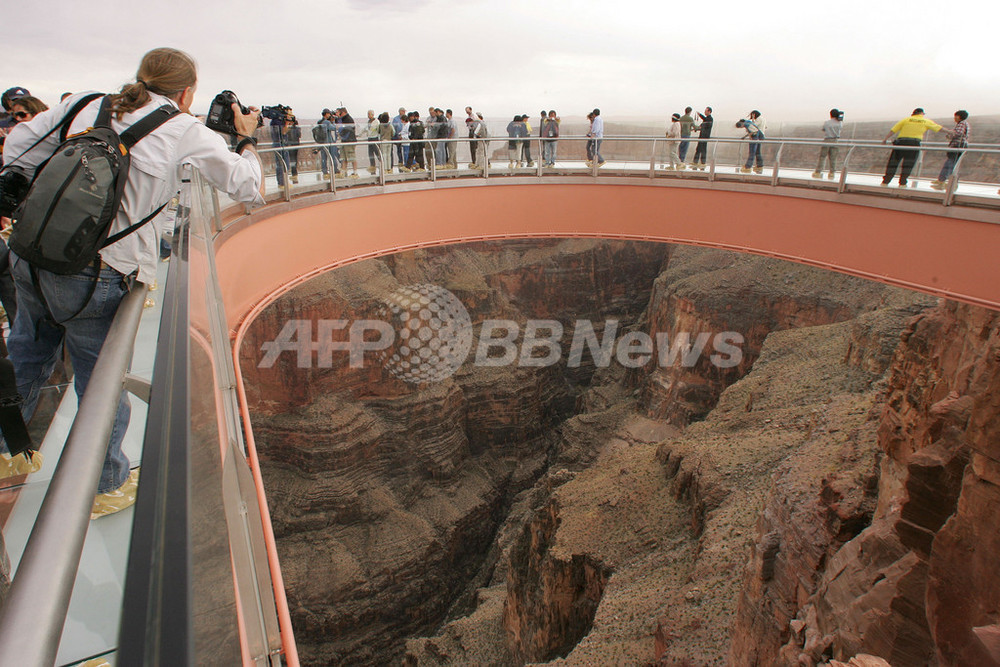 賛否両論 グランドキャニオンにせり出す スカイウォーク 米国 写真10枚 国際ニュース Afpbb News