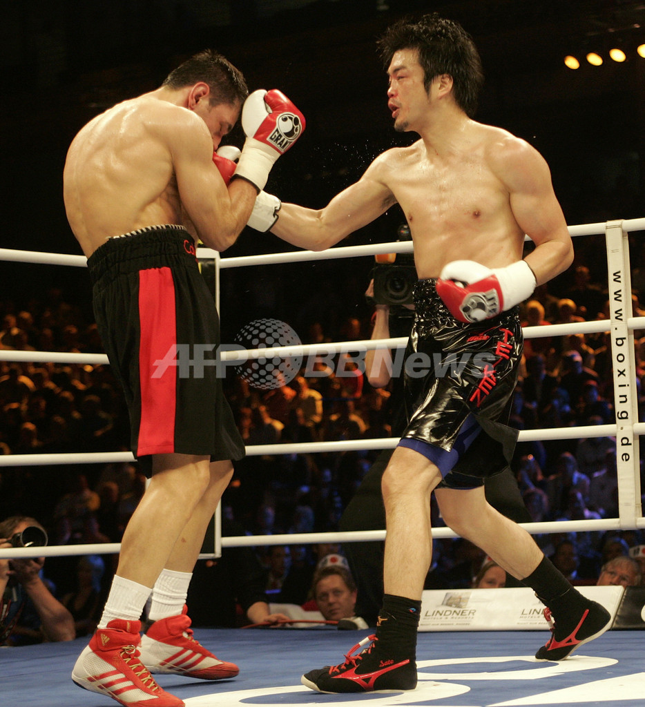 佐藤、TKOで敗れタイトル奪取ならず 写真5枚 ファッション