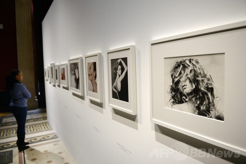 「VOGUE」アーカイブ写真展、仏パリ・モード博物館で開催