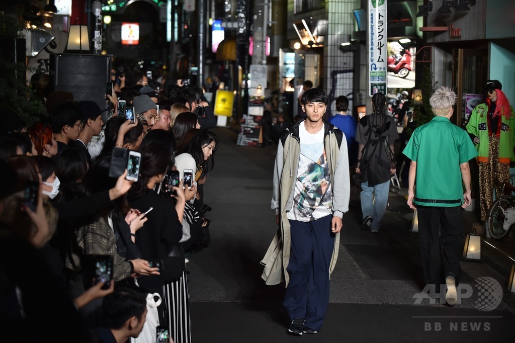 フランス発「コシェ」、原宿の路上でショー開催