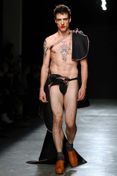 「アンドレアス・クロンターラー フォー ヴィヴィアン・ウエストウッド」17年春夏